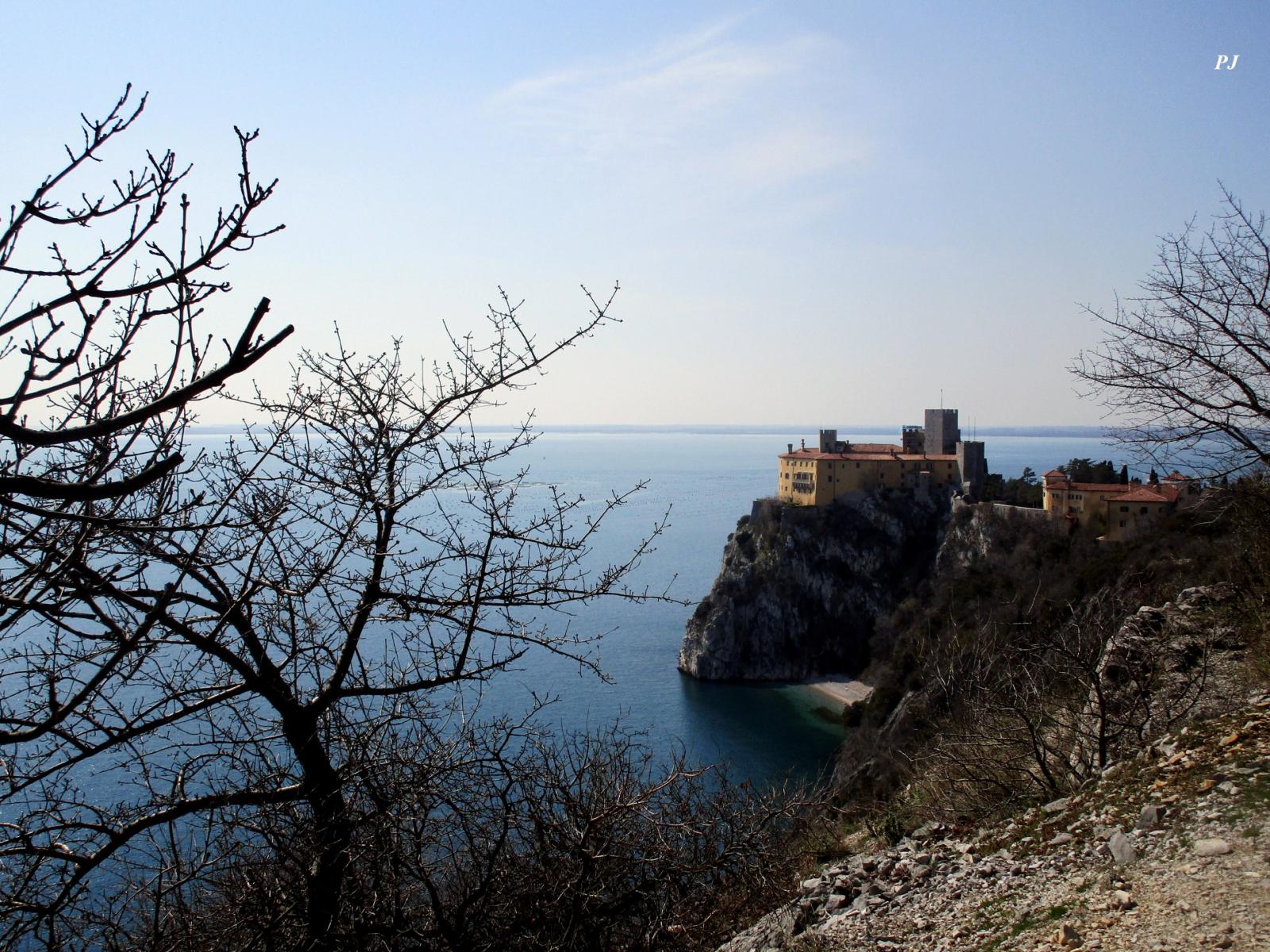 Sentiero Rilke: vista sul Castello di Duino