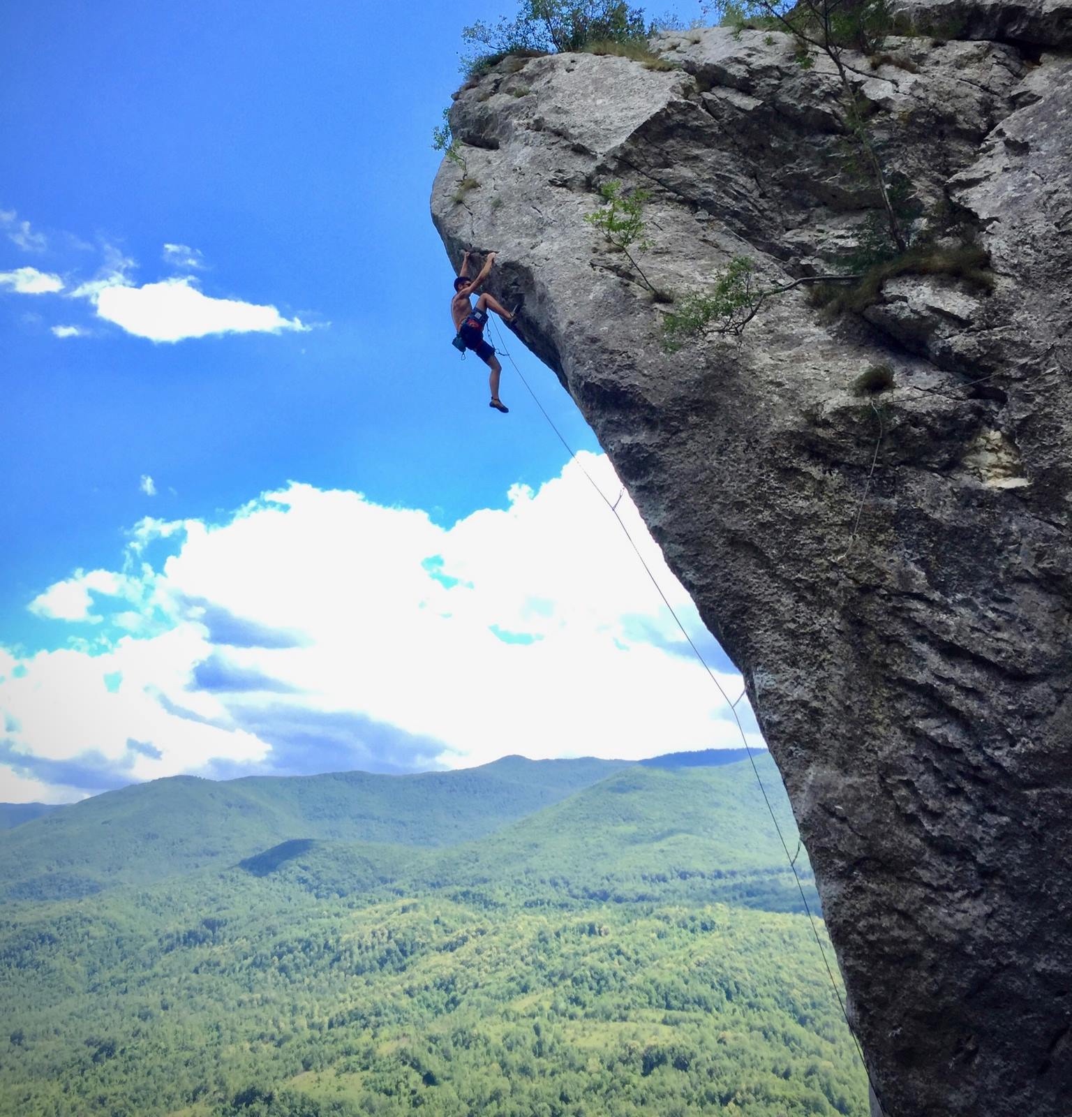 Andrea D’Addazio alla fine della prua de Le bateau ivre (8b+)