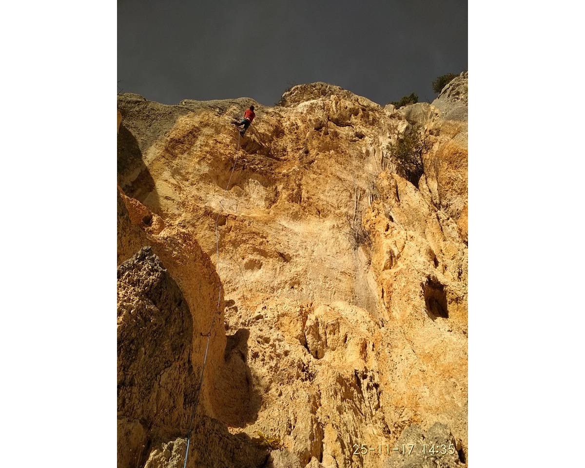 Maurizio Tufoni su Brace scompisciata (7b+/7c)