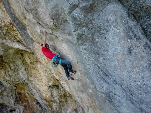 Gole del Velino - Maurizio Tufoni su Tufonite Cosmica (8b+)