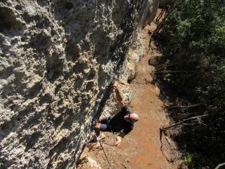 Giorgio Delfino all'attacco di Acid (6a+)
