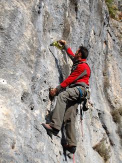 Marco Todisco apre dal basso Decido Io (7a)