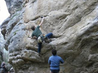 Maurizio Tufoni su Gli antenati son tornati (6b+/6c)