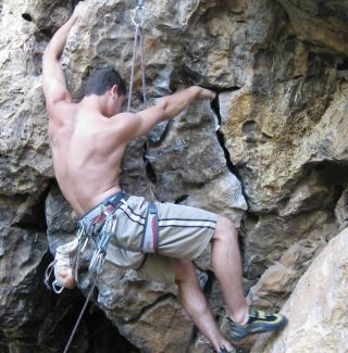 Kristian De Marchi su Quo (6b+)