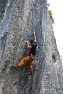 GROTTI BASSA  KRISTIAN DE MARCHI SU " L'OMBRA DEL BASTONE " 7C+