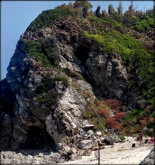 Southern Crag, Capo Cozzo Crag