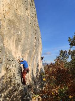 Moai: Matteo MINGO  su Manolo baila con salsichas (6b+) e, in fondo, Simona Maccari su Meccanica irrazionale (6a+)