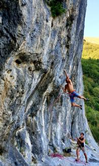 Francesco Poderini su Neanderthal (8a+)