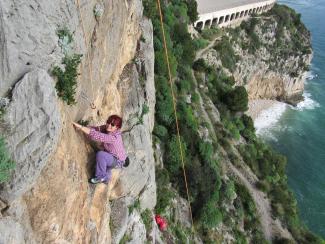 Sperlonga - Pilastro di Ponente: Elisena Marella su Starlight (6a)