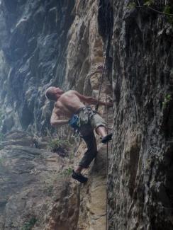 Gole del Salinello - Gola Profonda: Camillo Troisi su A fior di pelle (6c+/7a)